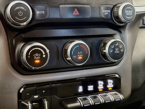 Used 2020 RAM 1500 Big Horn AWD/4WD image 10