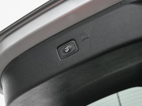 Used 2024 Ford Edge SEL w/ Convenience Package image 17