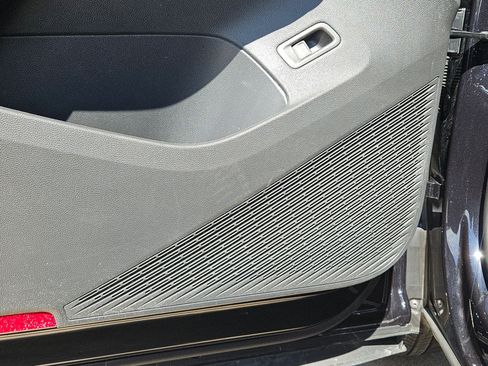 Used 2025 Volkswagen Atlas SE image 13