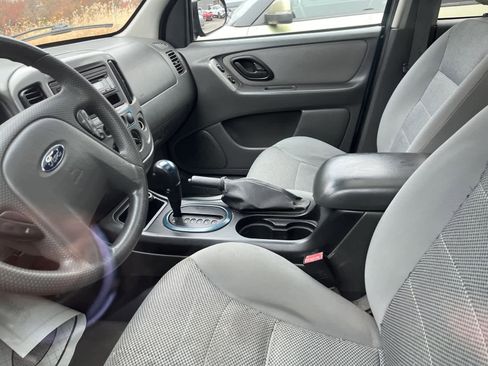 Used 2005 Ford Escape XLT image 31