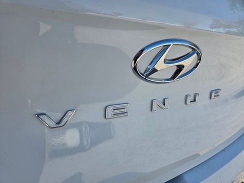 Used 2025 Hyundai Venue SEL image 16