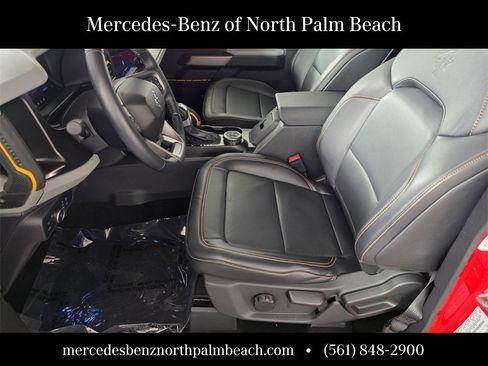 Used 2022 Ford Bronco Badlands image 9