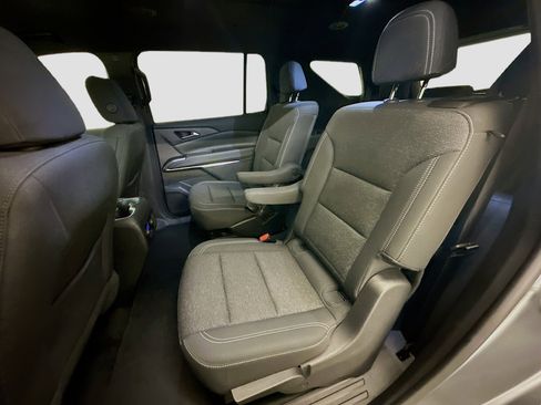 Used 2025 Chevrolet Traverse LT image 29