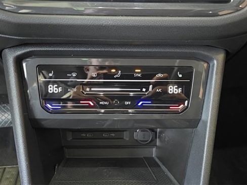Used 2022 Volkswagen Tiguan SE image 20