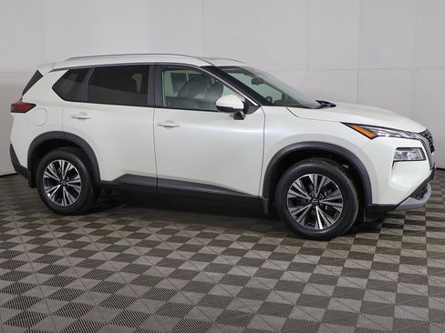 Used 2023 Nissan Rogue SV w/ SV Premium Package image 14