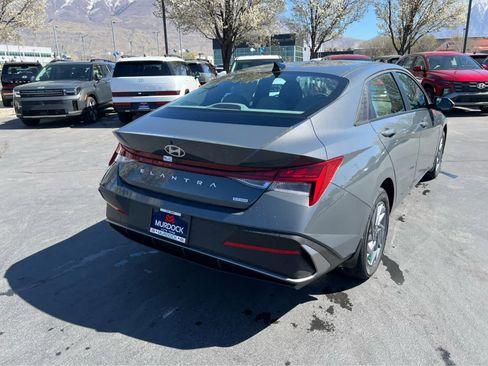New 2026 Hyundai Elantra Hybrid FWD image 8