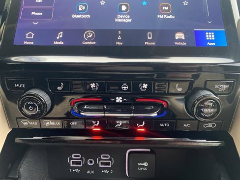 Used 2022 Jeep Grand Cherokee Limited w/ Luxury Tech Group II image 22