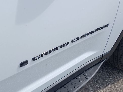 Used 2024 Jeep Grand Cherokee Limited w/ Luxury Tech Group II AWD/4WD image 6
