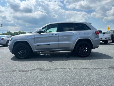 Used 2020 Jeep Grand Cherokee Altitude AWD/4WD image 15