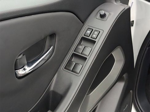 Used 2022 Nissan Frontier SV w/ SV Premium Package image 15