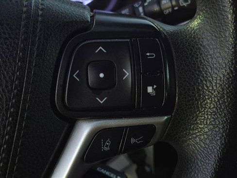 Used 2019 Toyota Highlander LE FWD image 14