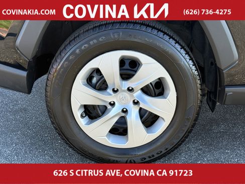 Used 2022 Toyota RAV4 LE image 10