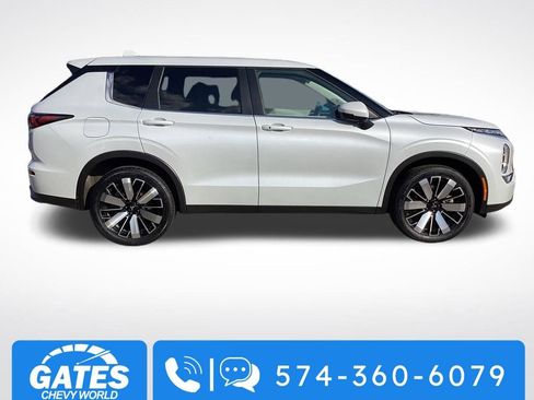 Used 2025 Mitsubishi Outlander SE FWD image 9