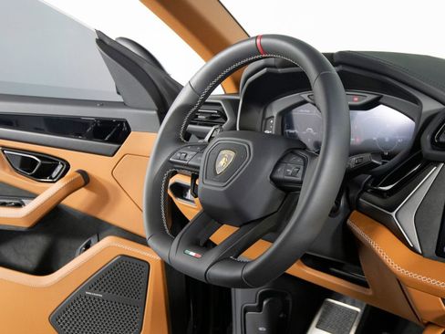 Used 2025 Lamborghini Urus S AWD/4WD image 29
