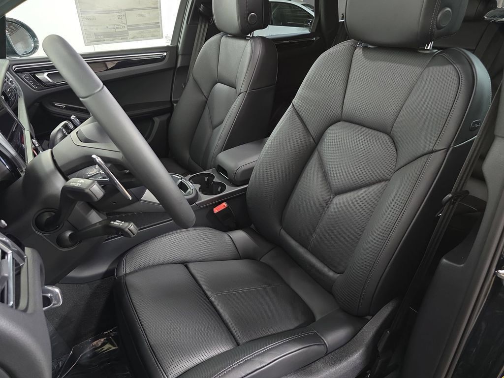 Certified 2026 Porsche Macan S AWD/4WD image 5