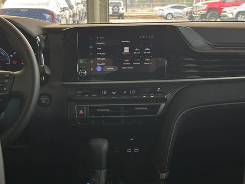 Used 2025 Toyota Camry LE image 25