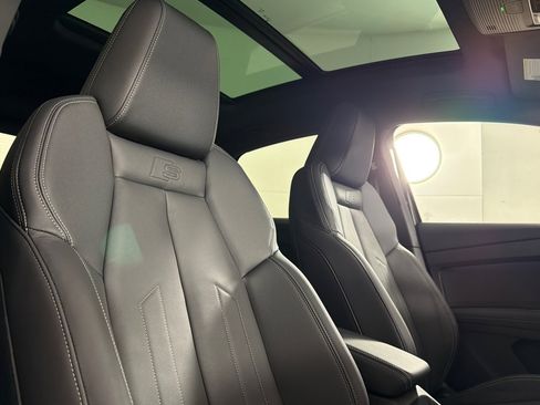 Used 2025 Audi Q4 e-tron Premium w/ Convenience Package image 16