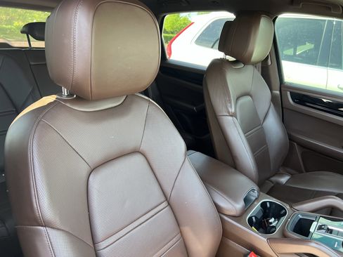 Used 2021 Porsche Cayenne image 35
