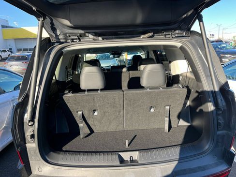 Used 2025 Hyundai Santa Fe SEL FWD image 32