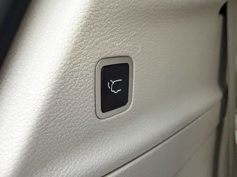 Used 2019 Chrysler Pacifica Limited image 8