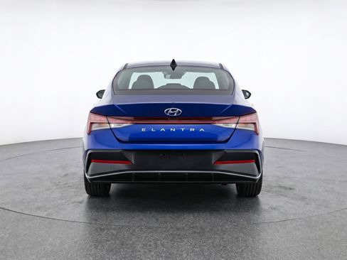 Used 2025 Hyundai Elantra SEL FWD image 7