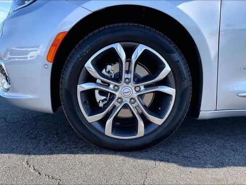 New 2026 Chrysler Pacifica Pinnacle FWD image 10