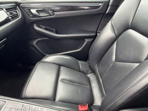 Used 2021 Porsche Macan w/ Premium Package image 12