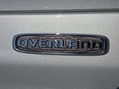 Used 2024 Jeep Grand Cherokee Overland w/ Luxury Tech Group IV AWD/4WD image 9