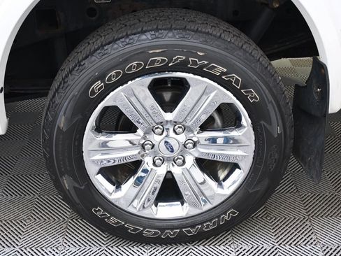 Used 2018 Ford F150 Lariat w/ Equipment Group 502A Luxury AWD/4WD image 19