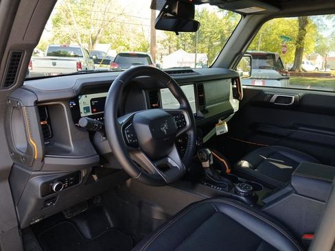 Used 2024 Ford Bronco Badlands image 17