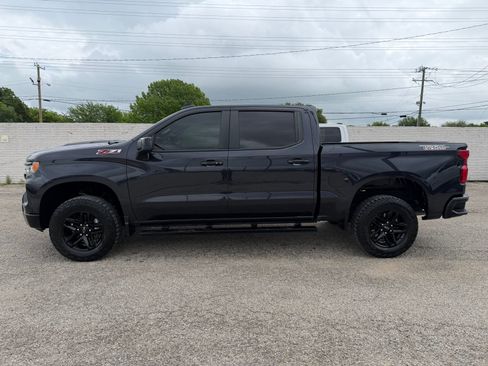 Used 2024 Chevrolet Silverado 1500 LT Trail Boss w/ Convenience Package II AWD/4WD image 3