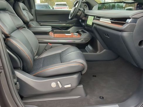 New 2025 Lincoln Navigator L Black Label image 24