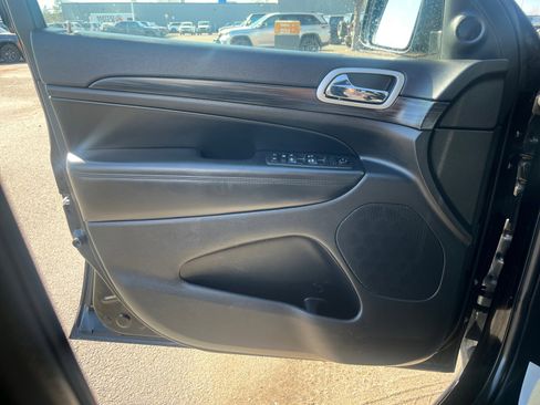 Used 2019 Jeep Grand Cherokee Altitude image 13