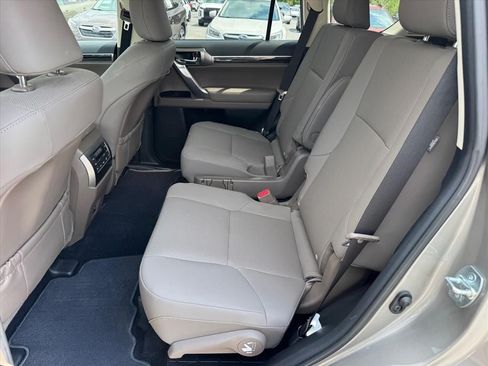 Used 2022 Lexus GX 460 Premium w/ Accessory Package AWD/4WD image 10