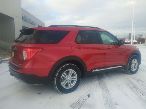 Certified 2023 Ford Explorer XLT w/ Equipment Group 202A image 15