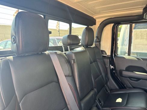 Used 2023 Jeep Gladiator Rubicon w/ LED Lighting Group AWD/4WD image 18