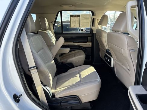 Used 2023 Ford Expedition XLT image 32