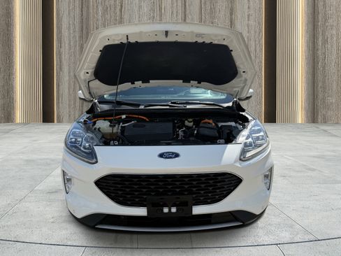 Used 2020 Ford Escape Titanium image 24