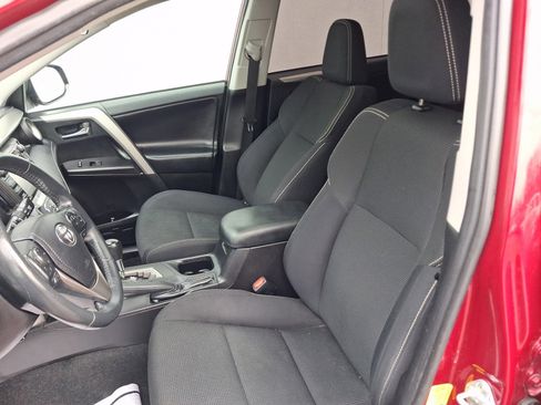 Used 2018 Toyota RAV4 XLE image 5