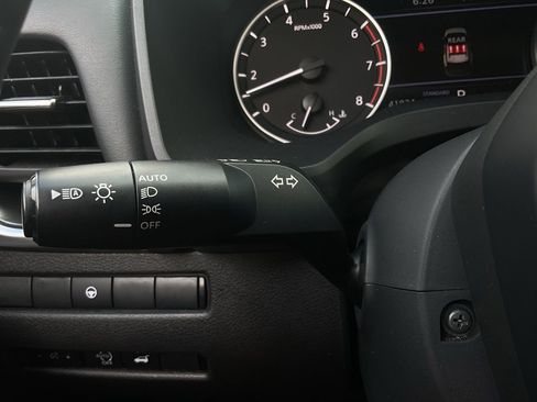 Used 2025 Nissan Rogue SV FWD image 36