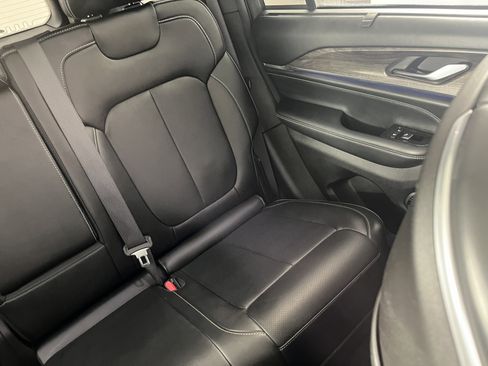 Used 2023 Jeep Grand Cherokee Overland w/ Advanced Protech Group III image 24