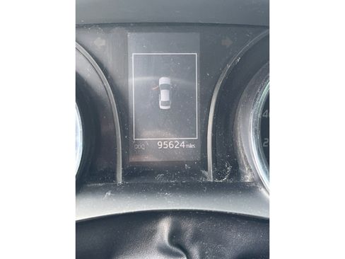 Used 2019 Toyota Camry SE FWD image 6