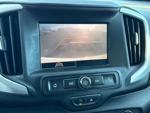 Used 2023 GMC Terrain SLE w/ Driver Convenience Package image 21