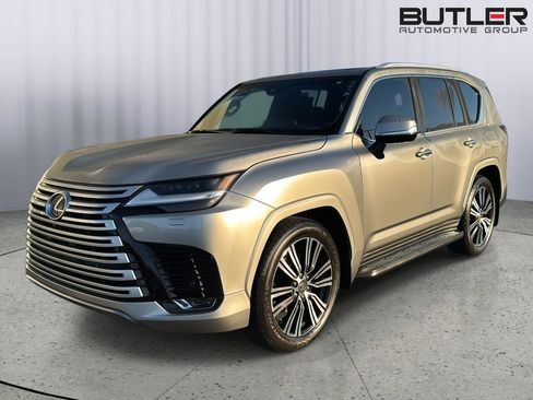 Used 2023 Lexus LX 600 4WD w/ Luxury Package image 2
