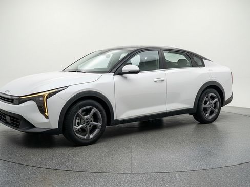 Used 2025 Kia K4 LXS image 3