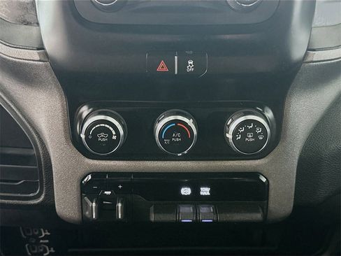 Used 2024 RAM 2500 Tradesman w/ Chrome Appearance Group image 18