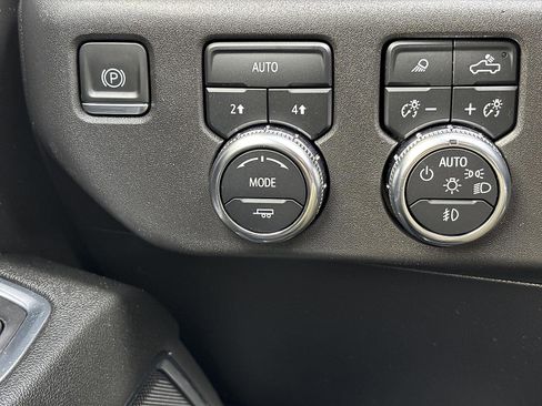 Used 2024 GMC Sierra 1500 SLT image 17