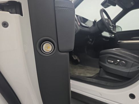 Used 2024 Rivian R1S Adventure AWD/4WD image 32