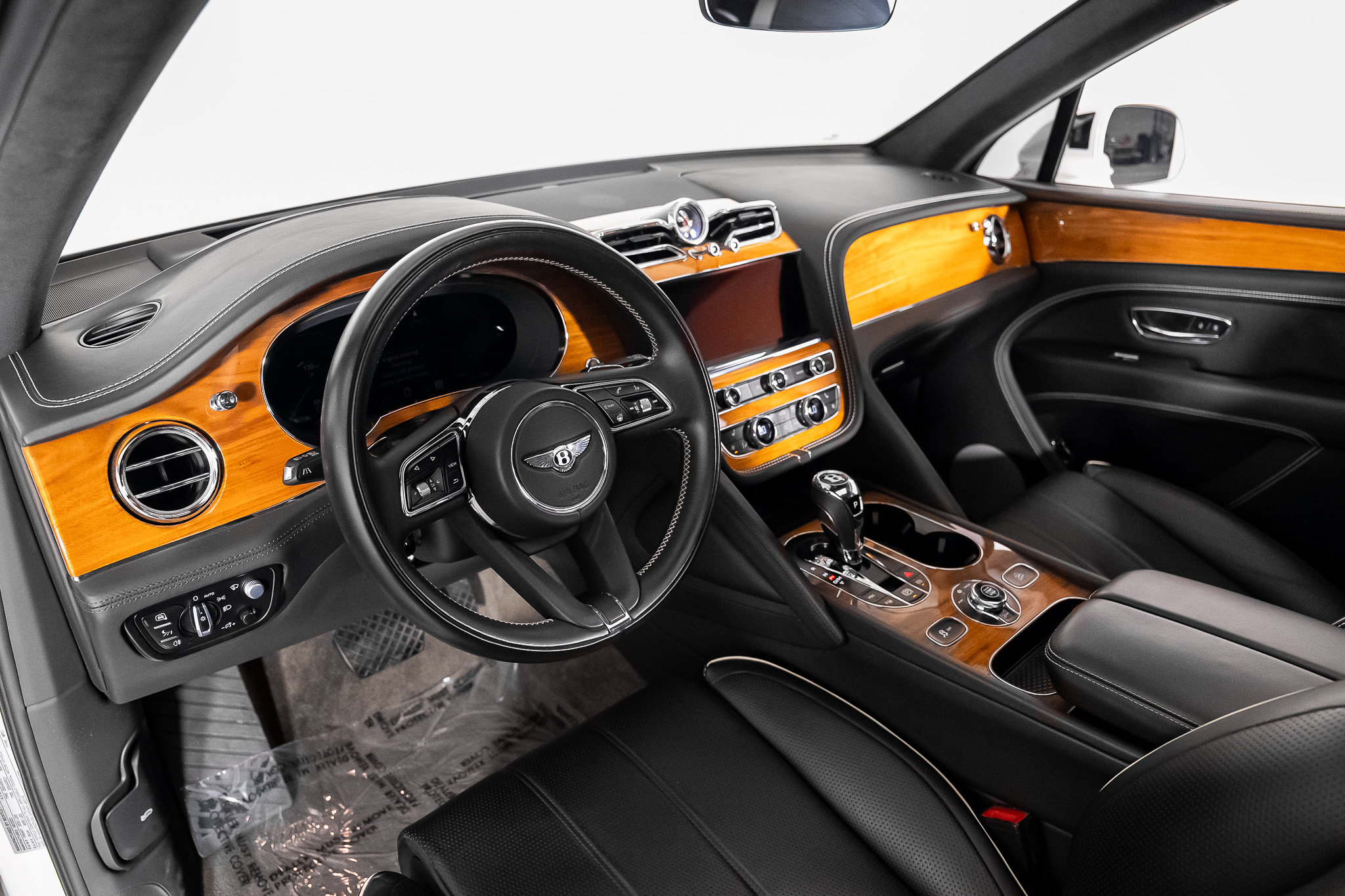 Used 2022 Bentley Bentayga AWD/4WD image 2