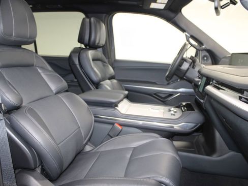 New 2025 Lincoln Navigator Reserve w/ Jet Appearance Package image 31